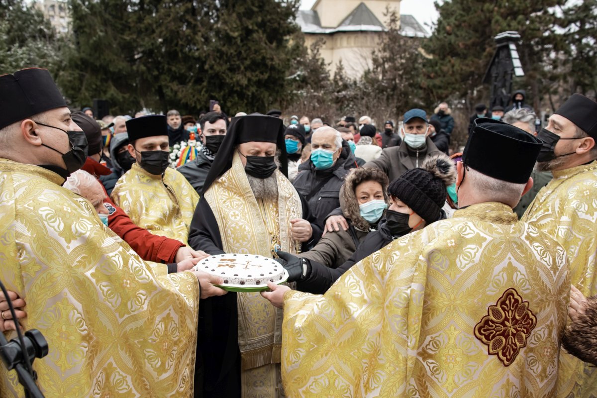 Comemorarea eroilor revoluţiei în cimitirul lor din Capitală 197754