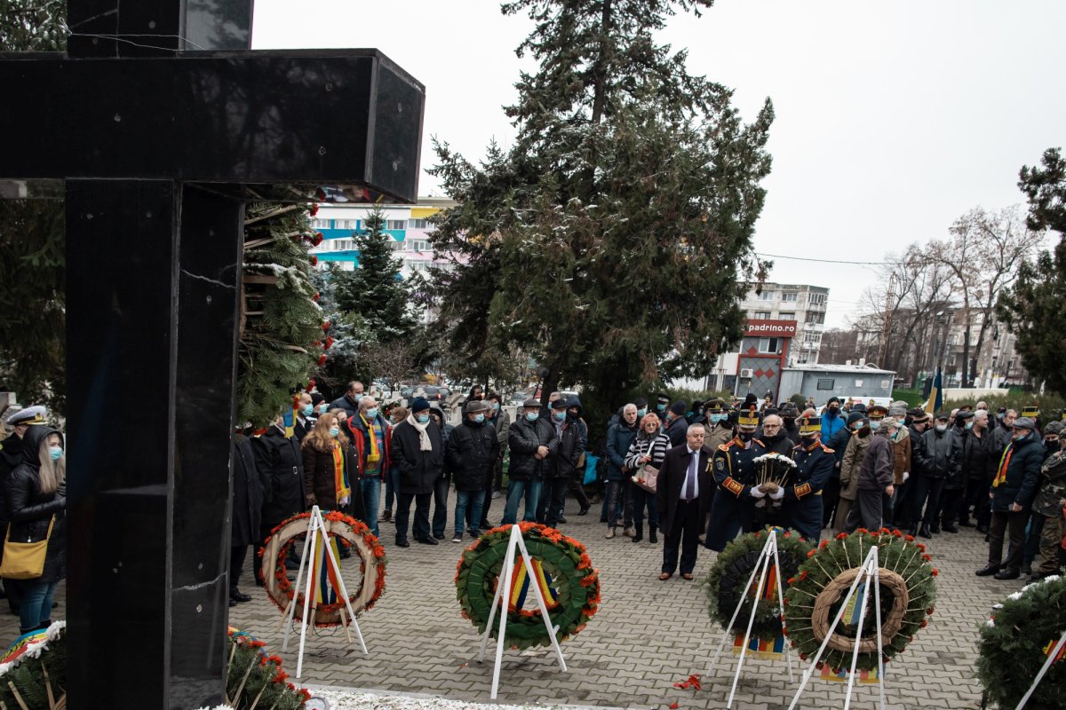 Comemorarea eroilor revoluţiei în cimitirul lor din Capitală 197762