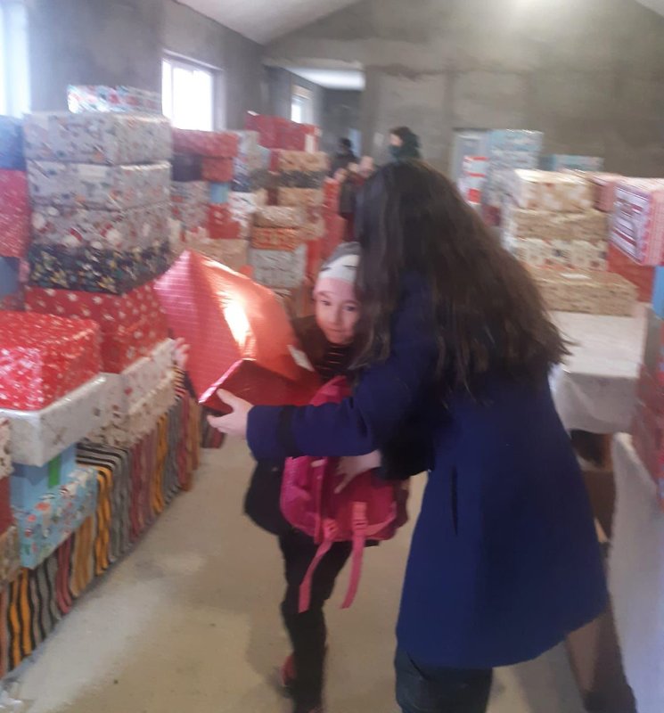 Daruri din Marea Britanie pentru copiii din Hodora, județul Iași 197935