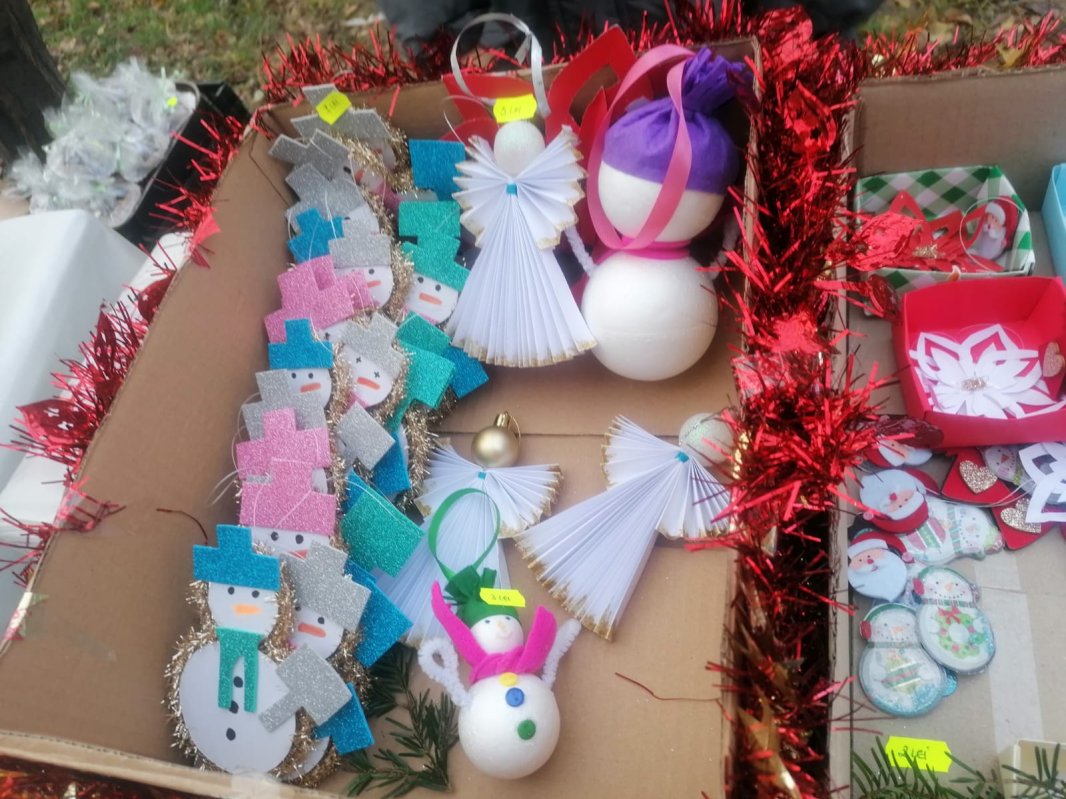 Târg de Crăciun, darul copiilor de la Biserica Huedin 197707