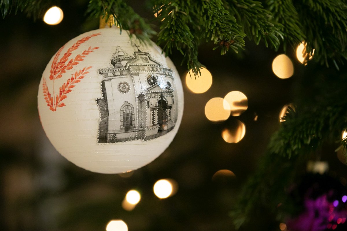 Tineri din județul Bacău și copii de la Asociația „Down Plus”, colindători la Reședința Patriarhală 198065