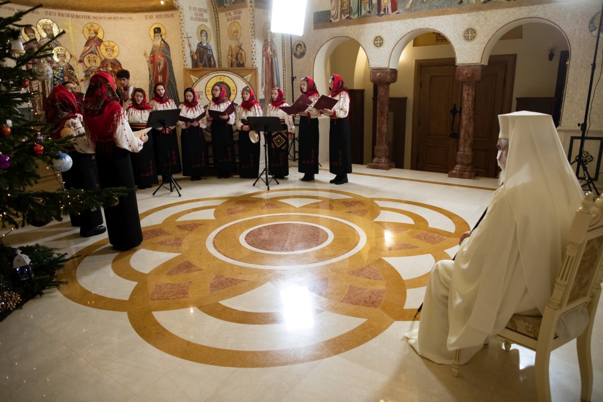 Tineri din județul Bacău și copii de la Asociația „Down Plus”, colindători la Reședința Patriarhală 198072