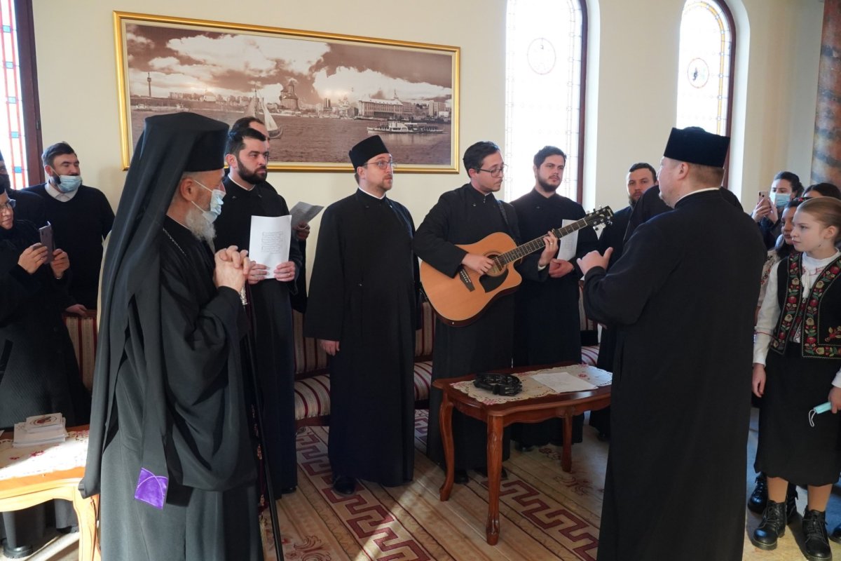 Colindători la Centrul eparhial al Arhiepiscopiei Dunării de Jos 198221