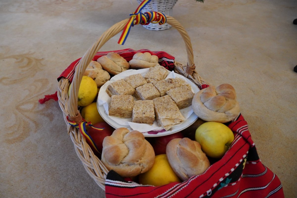 Colindători la Centrul eparhial al Arhiepiscopiei Dunării de Jos 198222