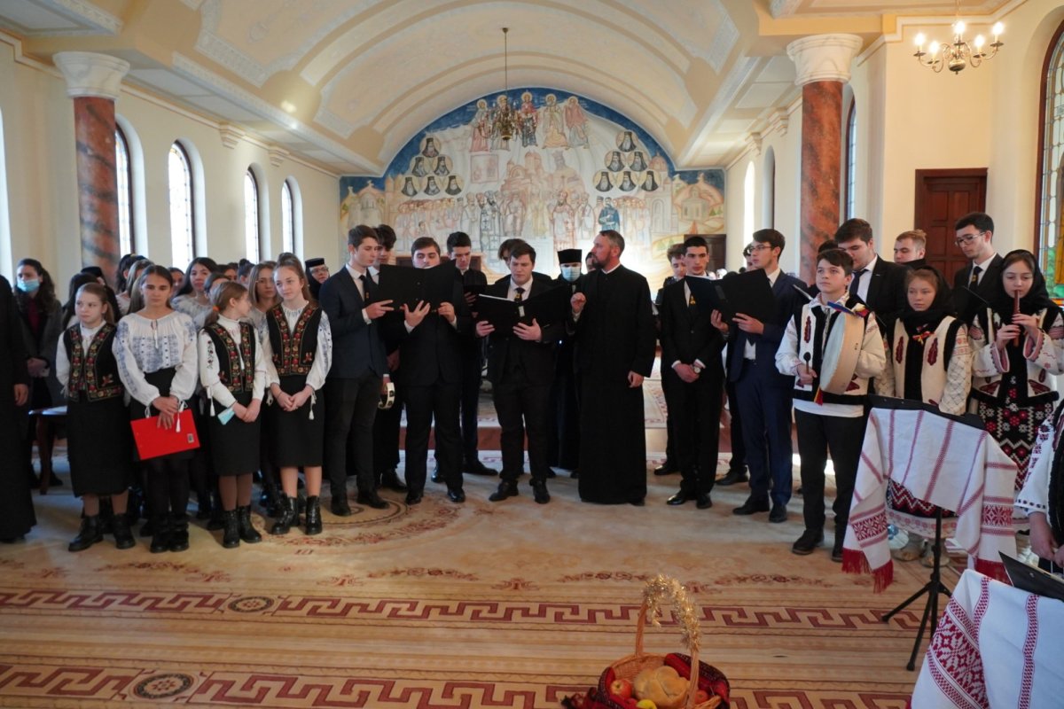 Colindători la Centrul eparhial al Arhiepiscopiei Dunării de Jos 198223