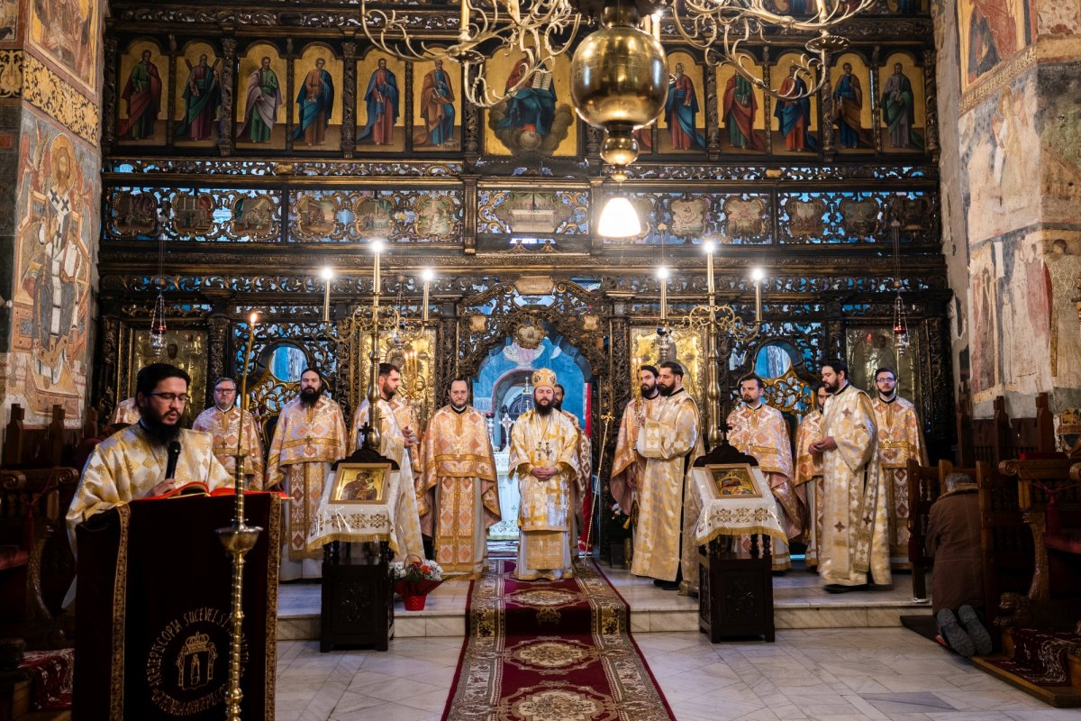 Ajunul praznicului Nașterii Domnului la Catedrala Arhiepiscopală din Suceava 198293