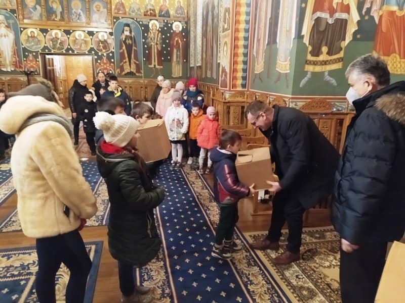 Daruri pentru Episcopia de Bălţi de la Asociaţia Investitorilor din România 198275