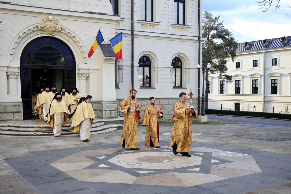 „În această perioadă să fie mai mult cer decât pământ în mintea și inima noastră” 198485