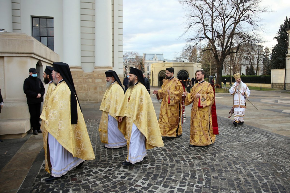 „În această perioadă să fie mai mult cer decât pământ în mintea și inima noastră” 198486
