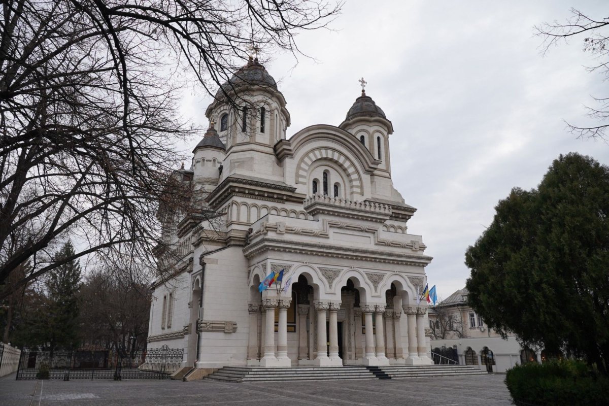 Prăznuire luminoasă a Crăciunului la Catedrala Arhiepiscopală din Galaţi 198508