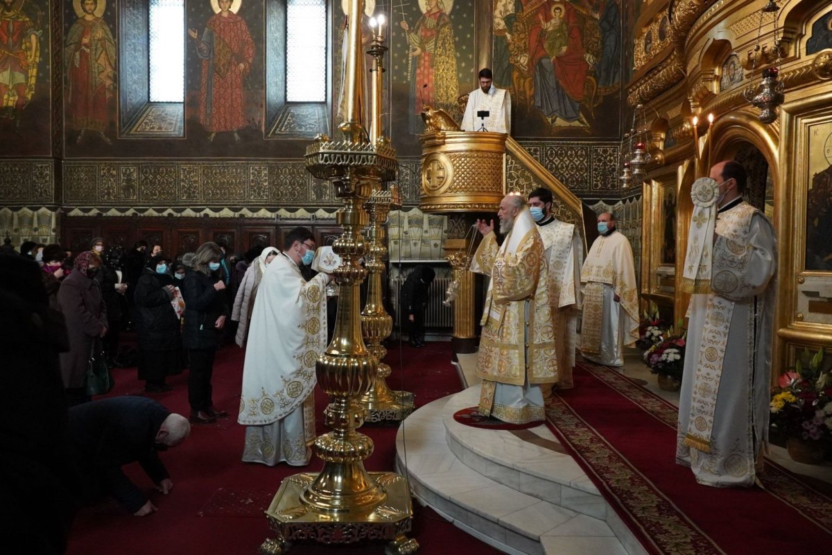 Prăznuire luminoasă a Crăciunului la Catedrala Arhiepiscopală din Galaţi 198511