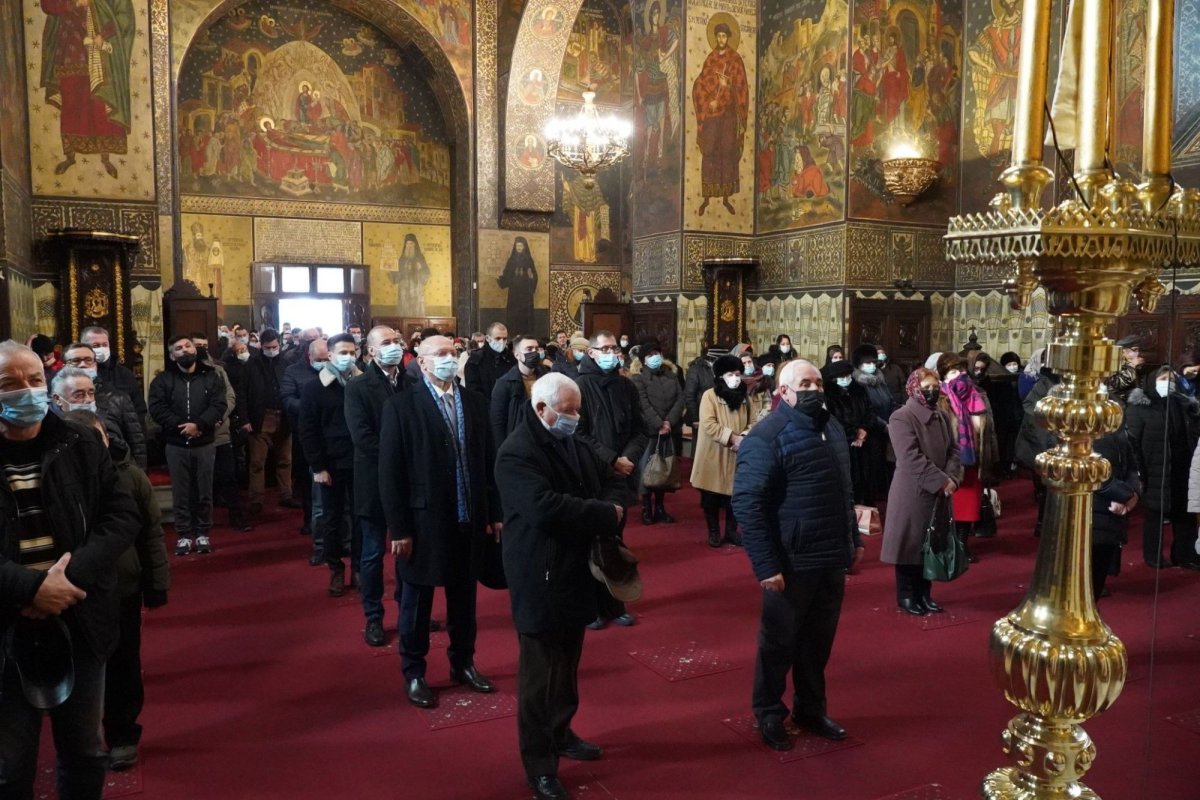 Prăznuire luminoasă a Crăciunului la Catedrala Arhiepiscopală din Galaţi 198512