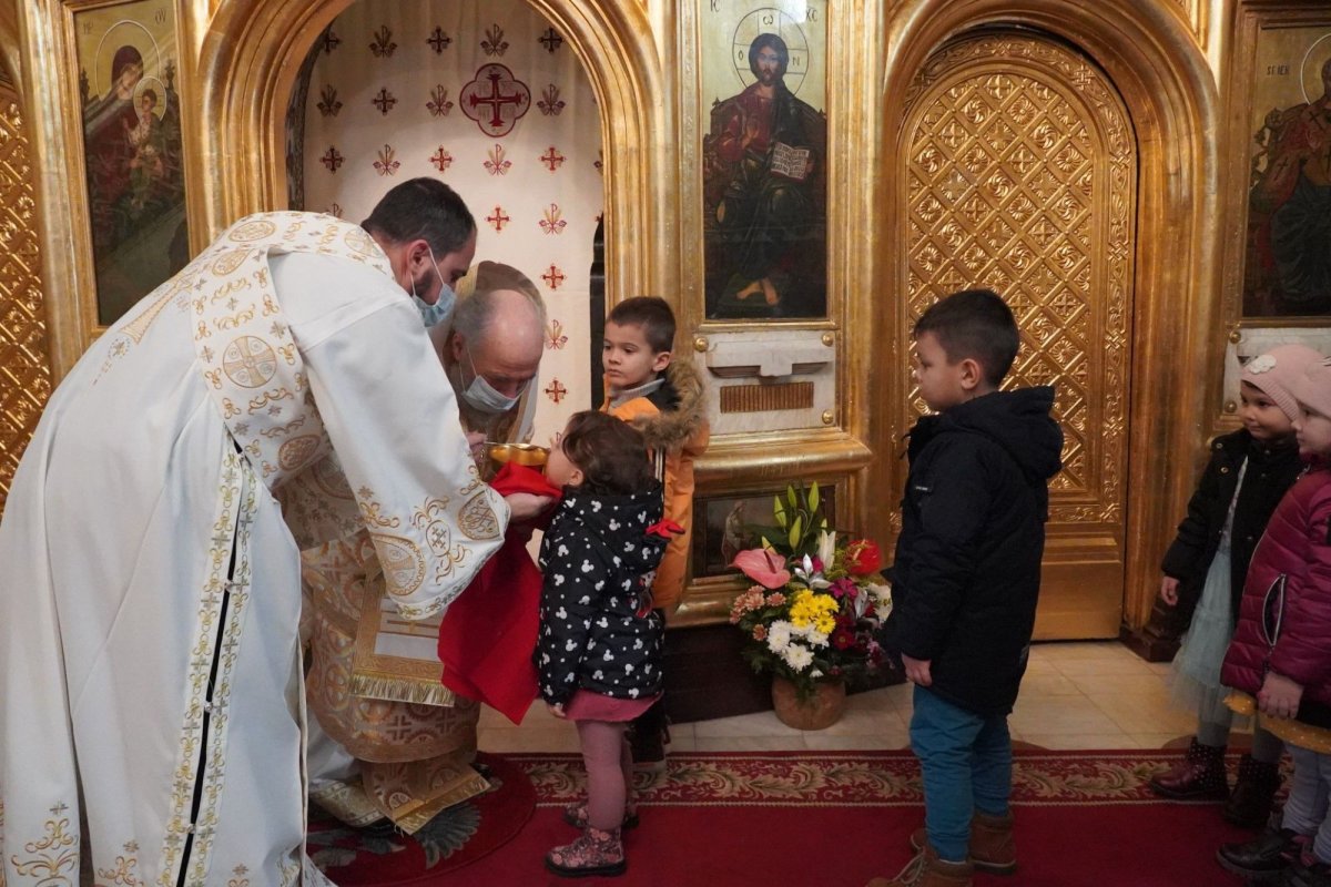 Prăznuire luminoasă a Crăciunului la Catedrala Arhiepiscopală din Galaţi 198513