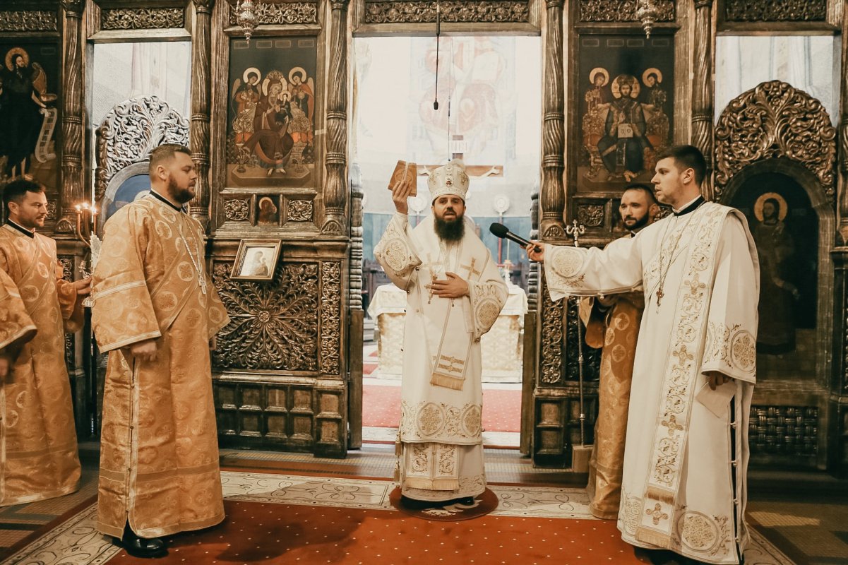 Liturghie arhierească la Catedrala Mitropolitană clujeană 198972