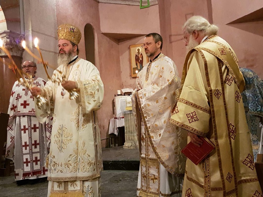 Specialist în telecomunicaţii şi preot în Lyon 198938