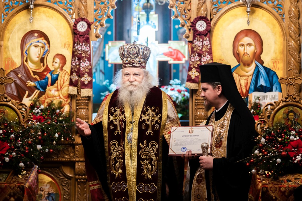 Distincții pentru cei ce s-au implicat „trup și suflet” în activitatea Așezământului „Sfântul Leontie de la Rădăuți” 199092