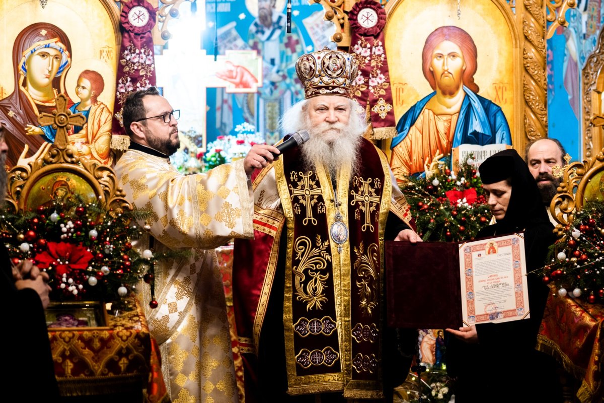 Distincții pentru cei ce s-au implicat „trup și suflet” în activitatea Așezământului „Sfântul Leontie de la Rădăuți” 199093