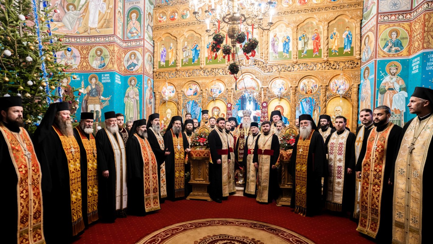 Distincții pentru cei ce s-au implicat „trup și suflet” în activitatea Așezământului „Sfântul Leontie de la Rădăuți” 199094