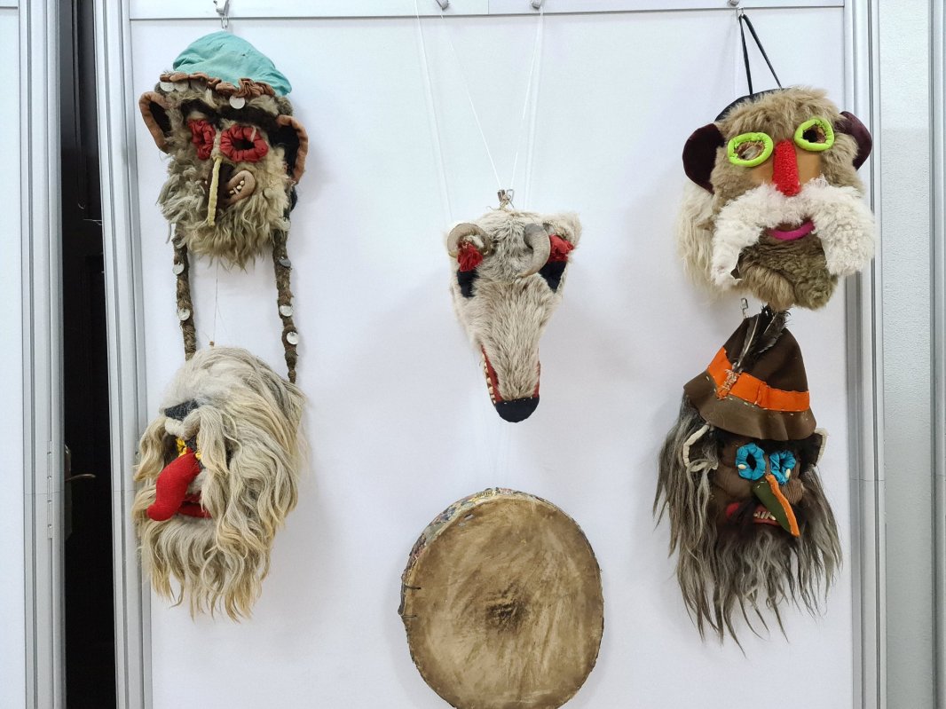 Jocurile cu măști, un festival de culoare și bucurie în Moldova 199046