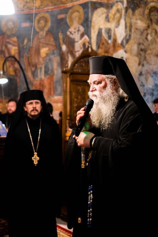 Binecuvântare arhierească la trecerea dintre ani la Catedrala Arhiepiscopală din Suceava 199342