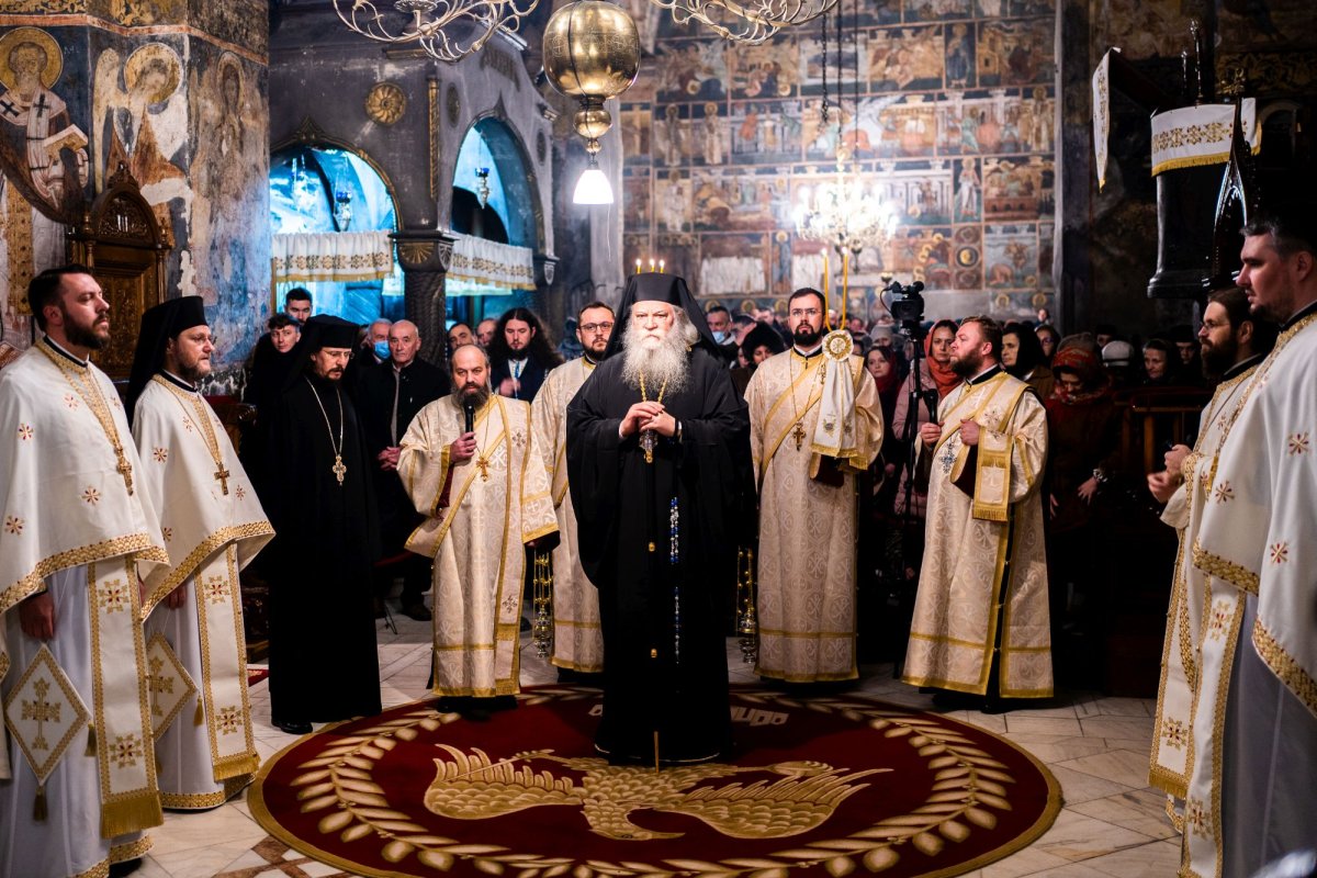 Binecuvântare arhierească la trecerea dintre ani la Catedrala Arhiepiscopală din Suceava 199343