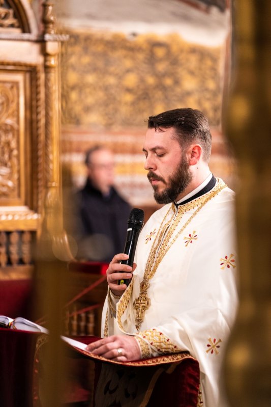 Binecuvântare arhierească la trecerea dintre ani la Catedrala Arhiepiscopală din Suceava 199345