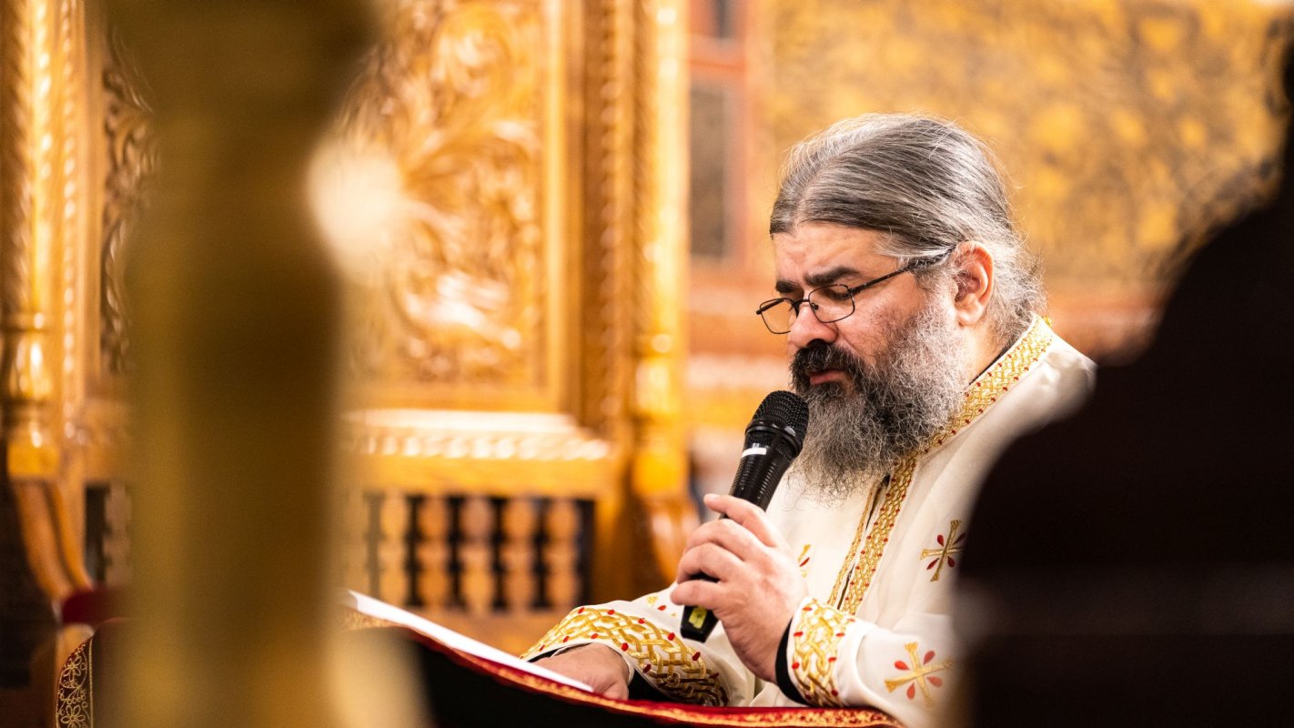 Binecuvântare arhierească la trecerea dintre ani la Catedrala Arhiepiscopală din Suceava 199346