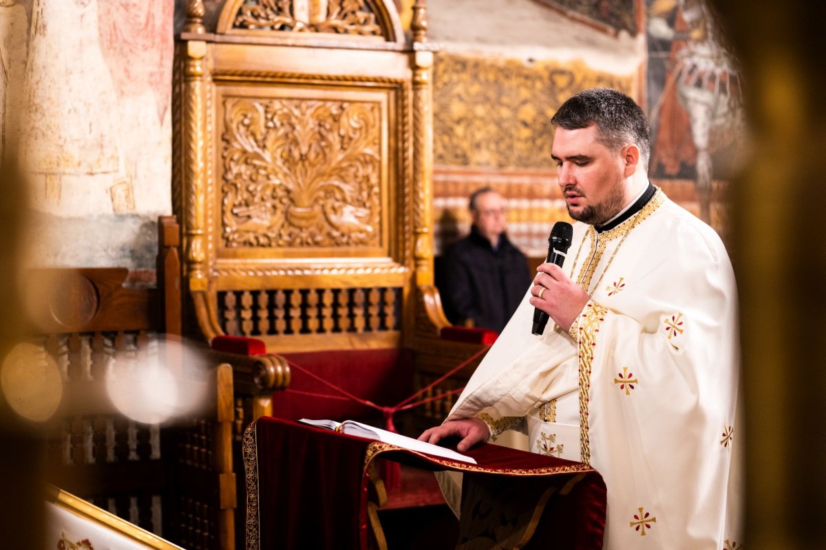 Binecuvântare arhierească la trecerea dintre ani la Catedrala Arhiepiscopală din Suceava 199347