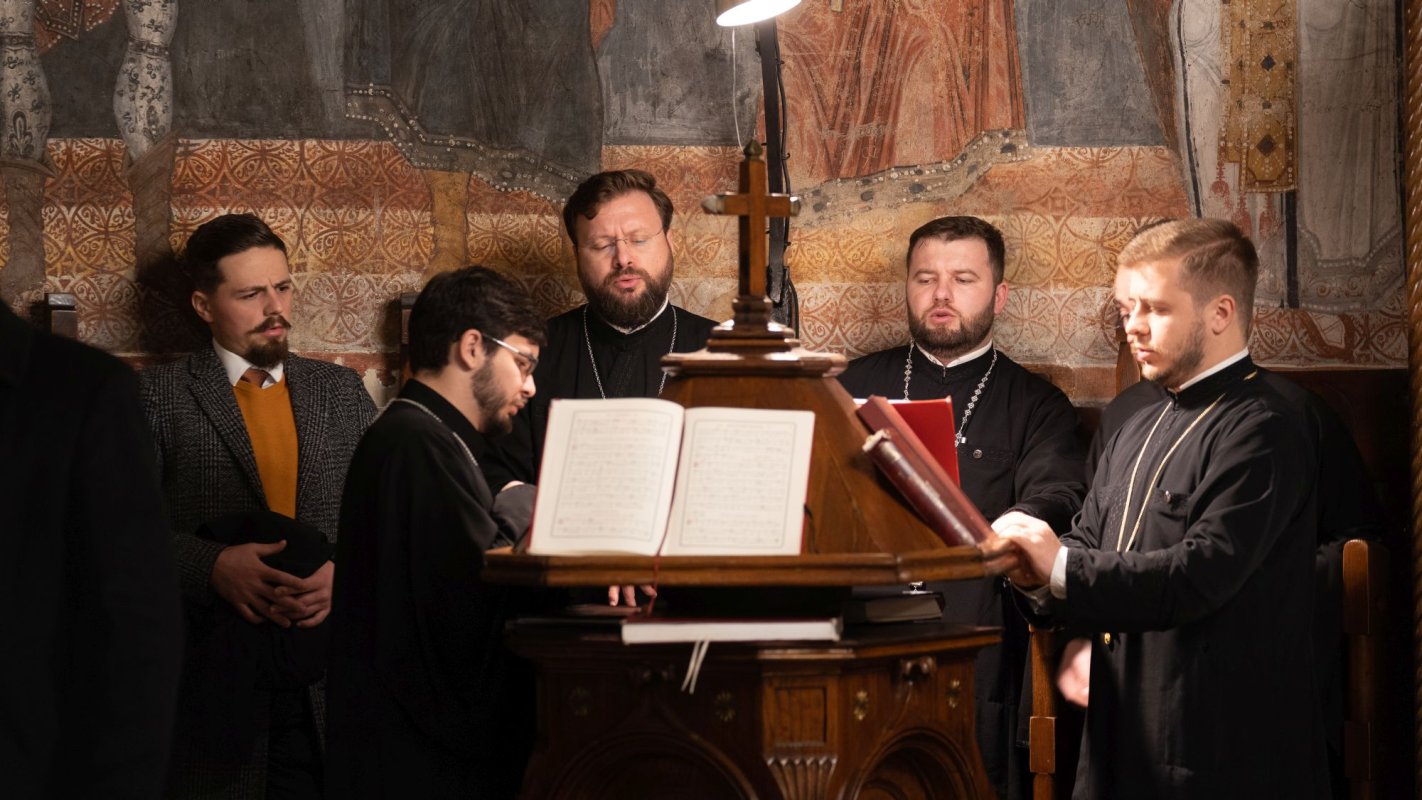 Binecuvântare arhierească la trecerea dintre ani la Catedrala Arhiepiscopală din Suceava 199349