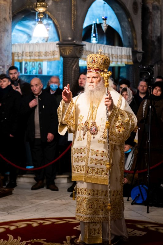 Binecuvântare arhierească la trecerea dintre ani la Catedrala Arhiepiscopală din Suceava 199350