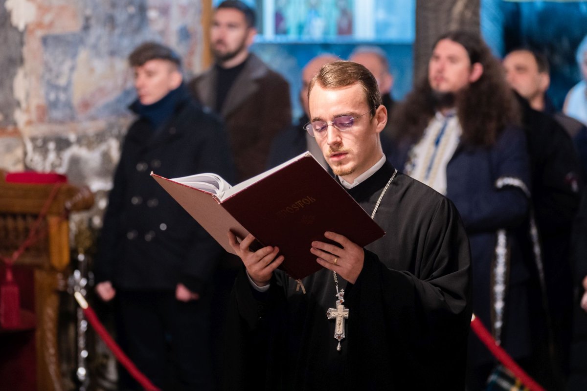 Binecuvântare arhierească la trecerea dintre ani la Catedrala Arhiepiscopală din Suceava 199353