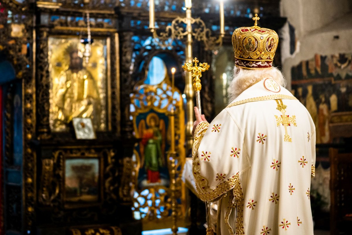 Binecuvântare arhierească la trecerea dintre ani la Catedrala Arhiepiscopală din Suceava 199359