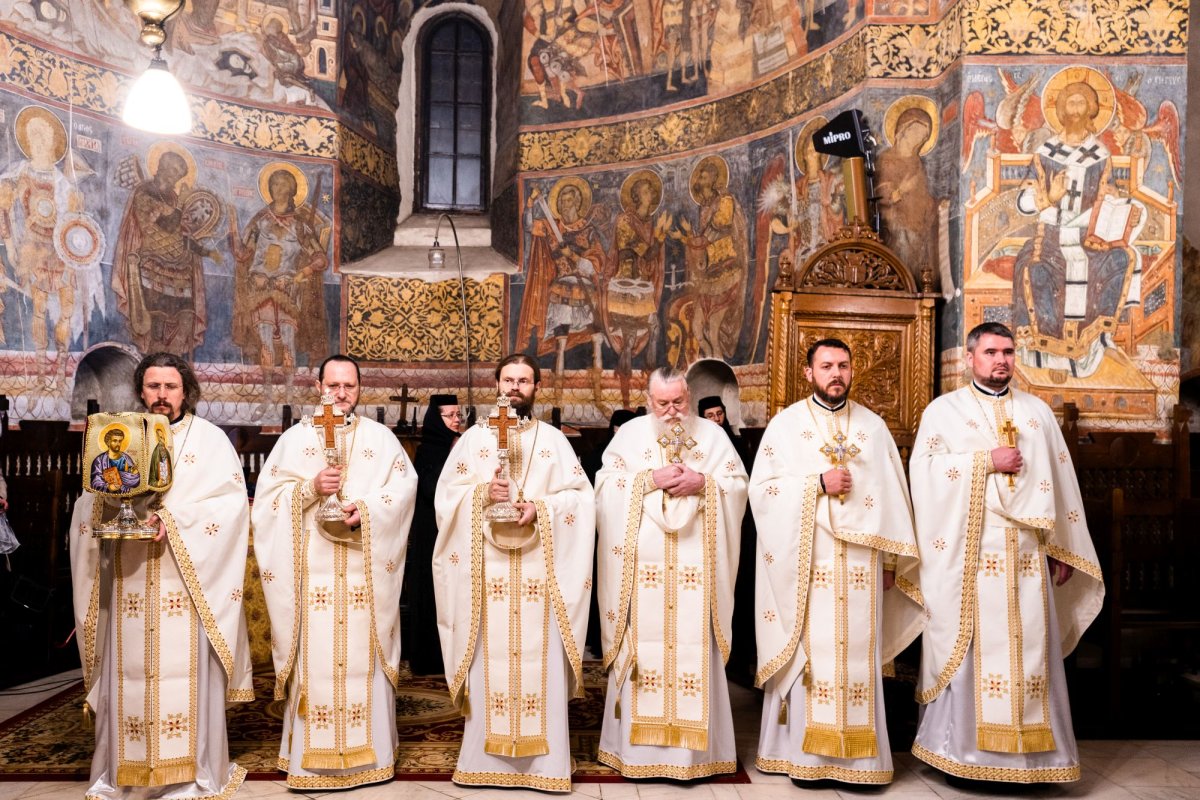 Binecuvântare arhierească la trecerea dintre ani la Catedrala Arhiepiscopală din Suceava 199360