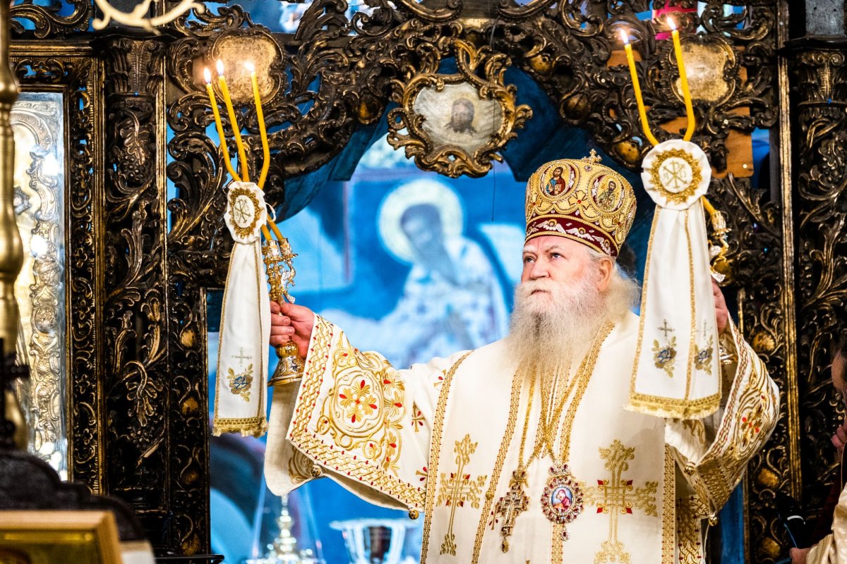 Binecuvântare arhierească la trecerea dintre ani la Catedrala Arhiepiscopală din Suceava 199362