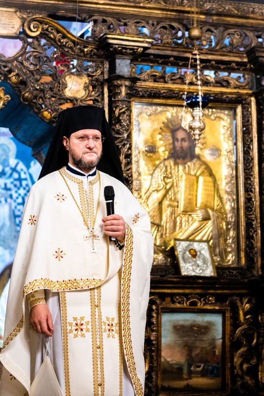 Binecuvântare arhierească la trecerea dintre ani la Catedrala Arhiepiscopală din Suceava 199368