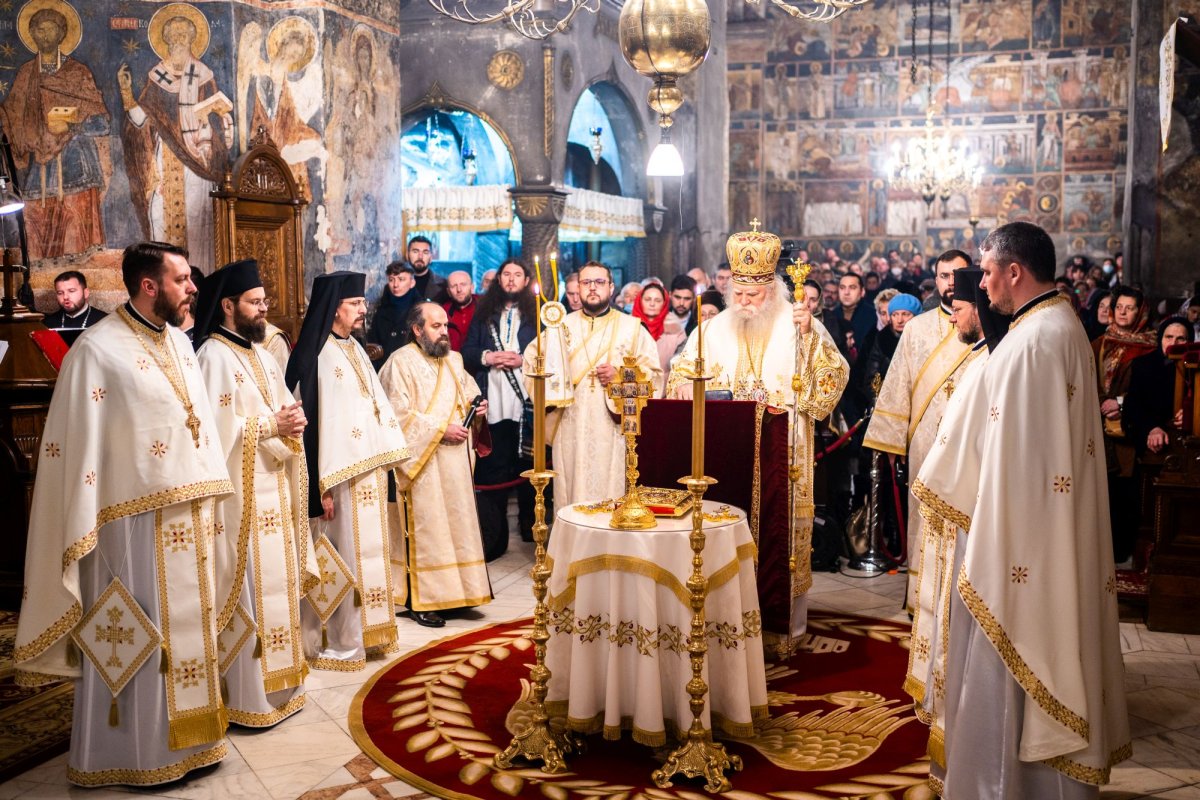 Binecuvântare arhierească la trecerea dintre ani la Catedrala Arhiepiscopală din Suceava 199370