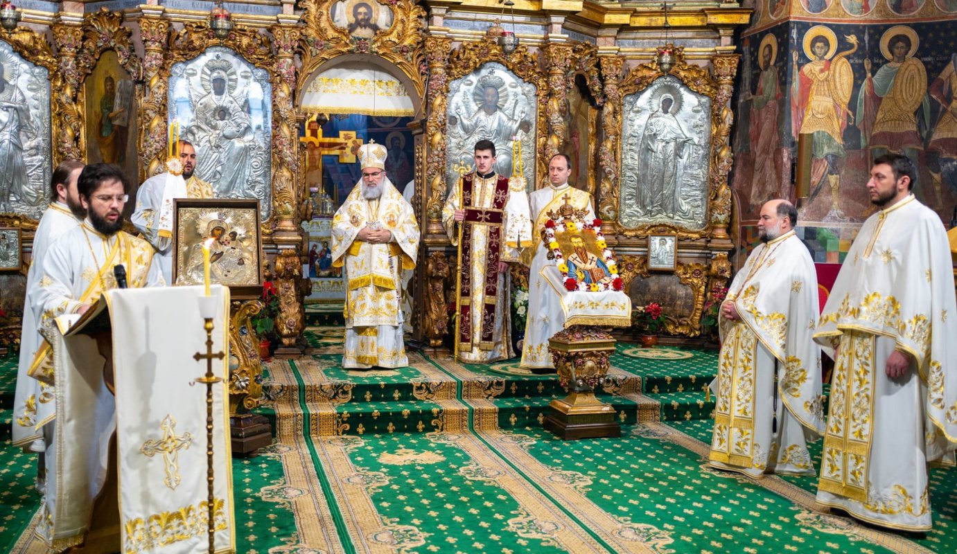 Rugăciune în noaptea de Anul Nou la Roman 199503