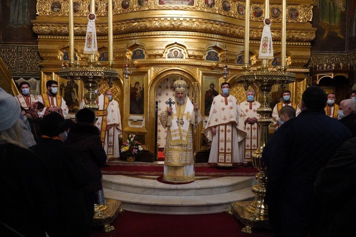 Vizita ierarhului Dunării de Jos la copiii Aşezământului „Sfântul Vasile cel Mare” din Galaţi 199522