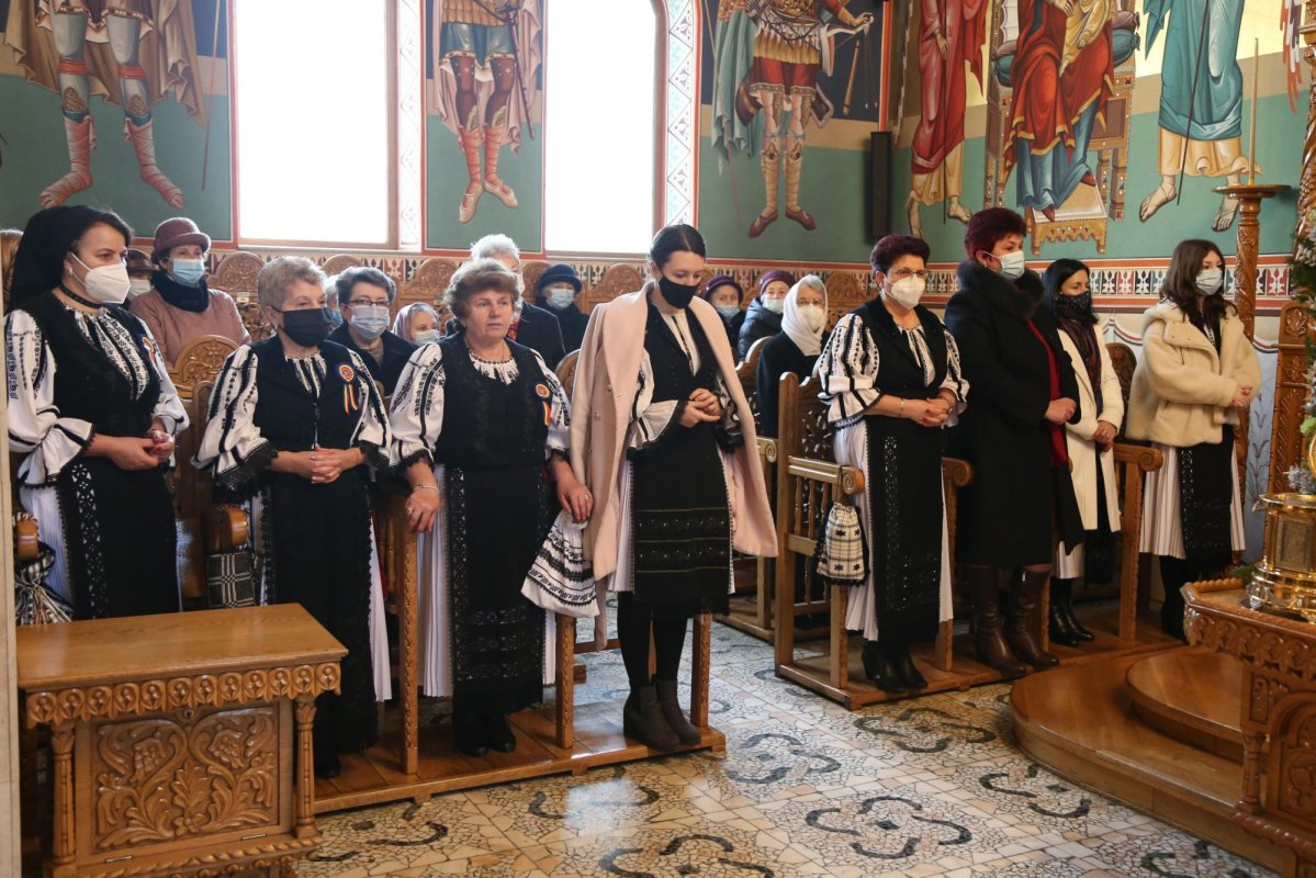 Liturghie arhierească la Sibiu în Duminica premergătoare Bobotezei 199604