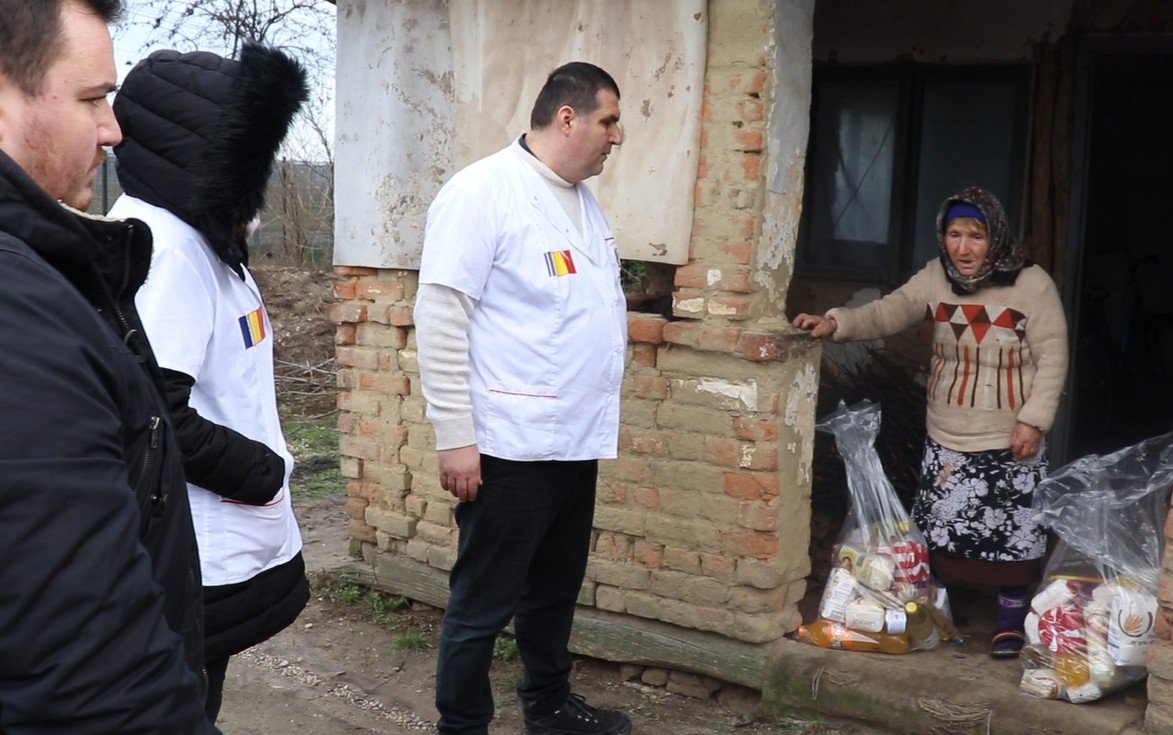 Ajutor pentru 30 de familii de la voluntarii Paraclisului Catedralei Naționale 199674