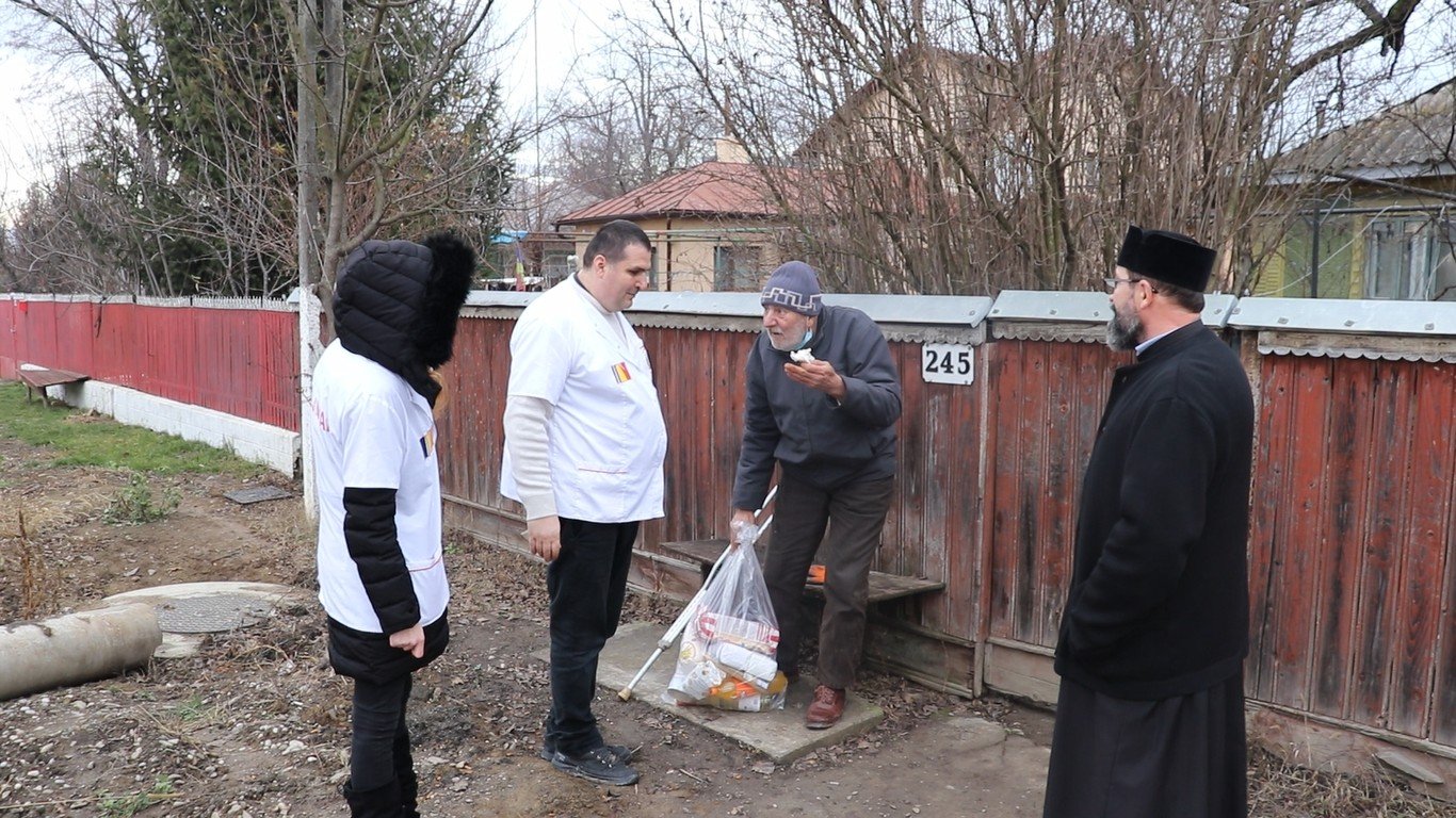 Ajutor pentru 30 de familii de la voluntarii Paraclisului Catedralei Naționale 199675