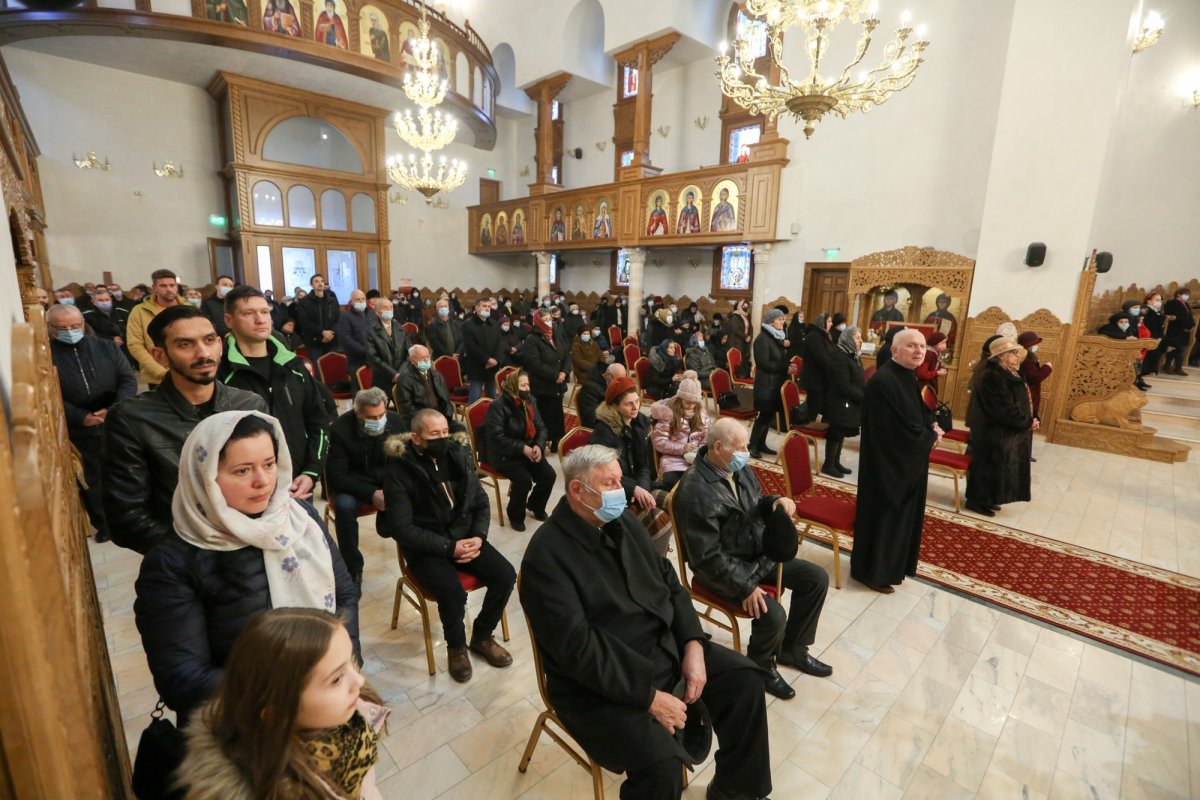 Binecuvântare arhierească pentru credincioșii din Focșani 199680