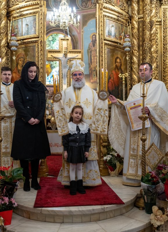 Liturghie arhierească la Parohia „Sfântul Nicolae” din Bacău 199656