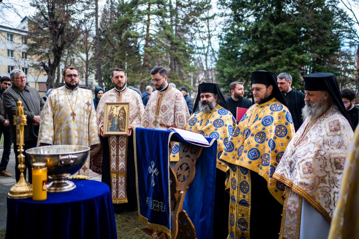 Ajunul sărbătorii Botezului Domnului la Catedrala Arhiepiscopală din Suceava 199877