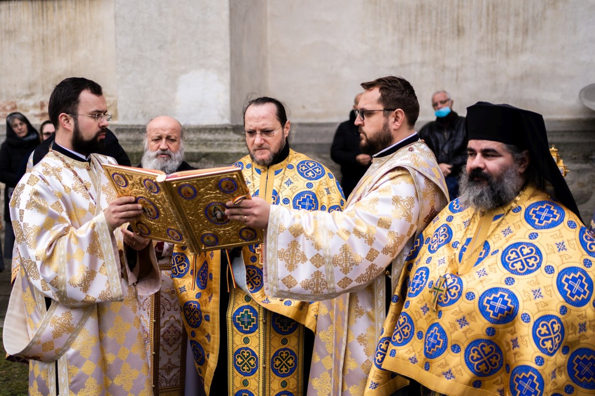 Ajunul sărbătorii Botezului Domnului la Catedrala Arhiepiscopală din Suceava 199880