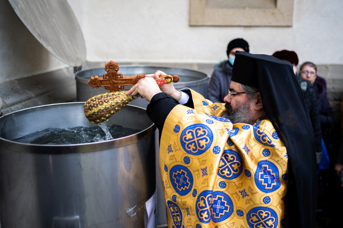 Ajunul sărbătorii Botezului Domnului la Catedrala Arhiepiscopală din Suceava 199885