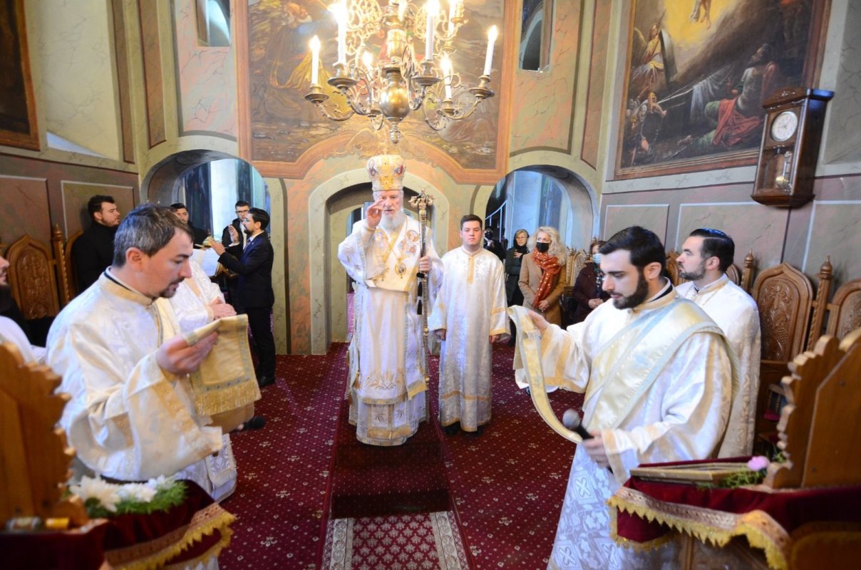 Moment aniversar pentru chiriarhul Eparhiei Târgoviștei 199870