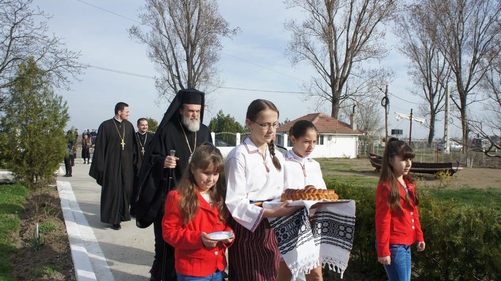 Crucea de la Coslogeni, care s-a făcut ușă de altar 199840