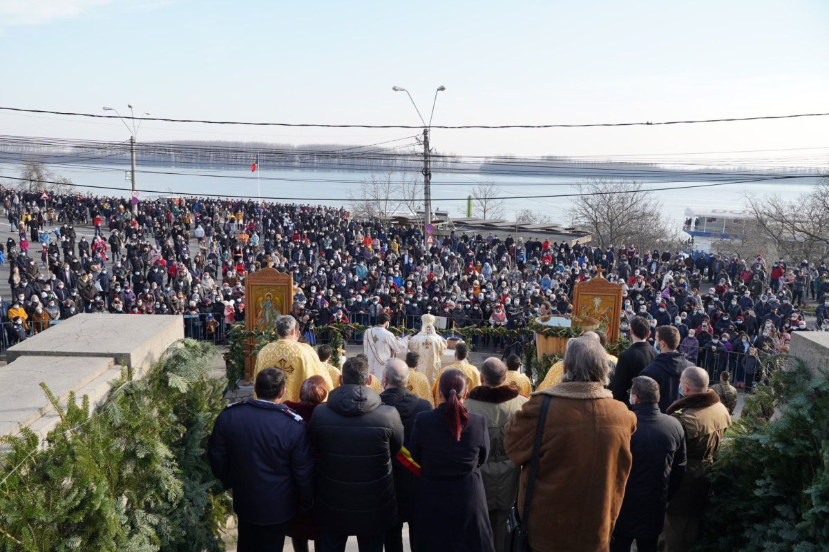 Praznicul Botezului Domnului în Arhiepiscopia Dunării de Jos 200137
