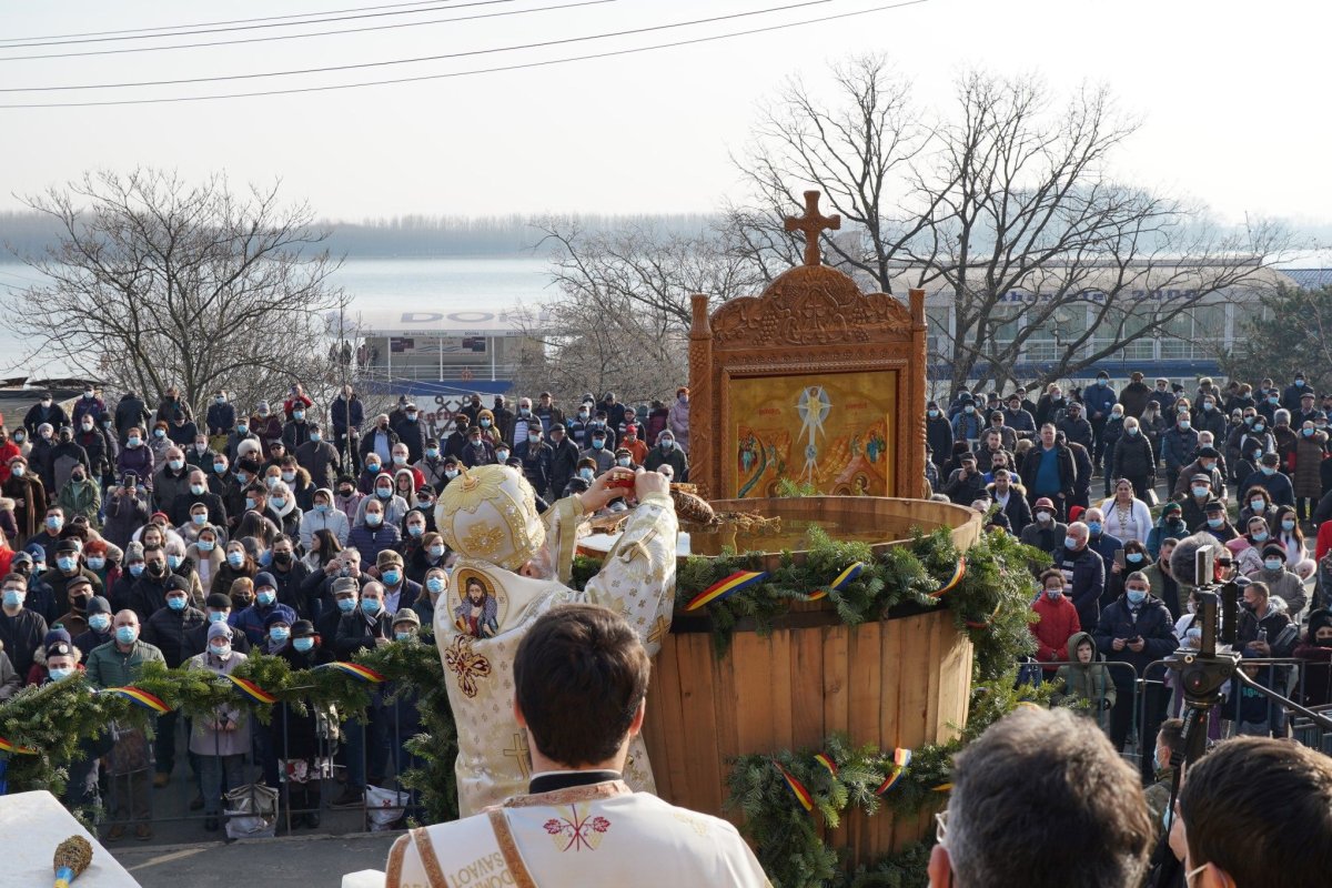 Praznicul Botezului Domnului în Arhiepiscopia Dunării de Jos 200138
